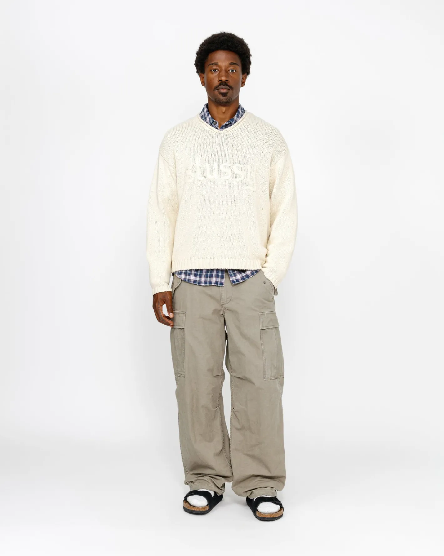 EMBROIDERED V-NECK LOGO SWEATER*Stüssy Store